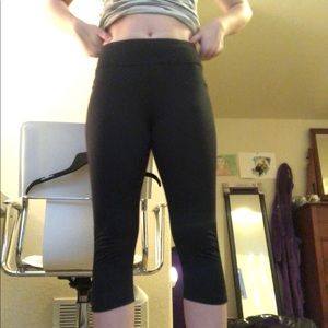 Black crop leggings